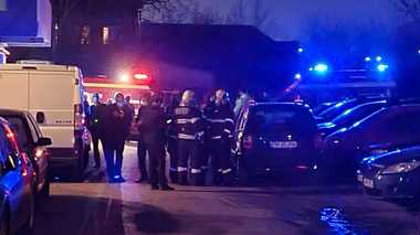 UPDATE - Timişoara: 70 de persoane, inclusiv copii, evacuate dintr-un bloc, după o dezinsecţie la parter/ Primarul Dominic Fritz anunţă că se caută locuri unde oamenii să poată înnopta/ ISU Timiş: S-au detectat substanţe periculoase / Decizia MS - FOTO