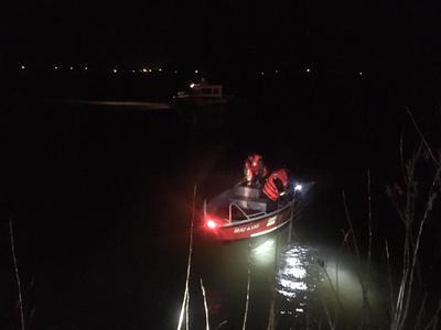 UPDATE - Teleorman: Bărbat care a căzut de pe un vas în Dunăre, căutat de pompieri/ Este vorba de un mecanic de pe un şlep sub pavilion german