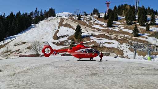 UPDATE - Copil căzut din telescaun, de la patru metri înălţime, în Bucegi. A fost solicitată intervenţia unui elicopter / Care e starea copilului - FOTO / VIDEO