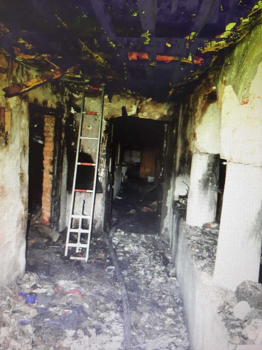 Dolj: Un bărbat de 49 de ani şi fiica sa de 8 ani, găsiţi carbonizaţi în urma unui incendiu la o casă 