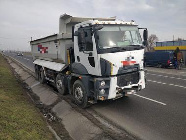 Vrancea: Bărbat aflat pe terasa unui motel, mort după ce a fost lovit de roata unui camion, care s-a desprins din cauza unei defecţiuni