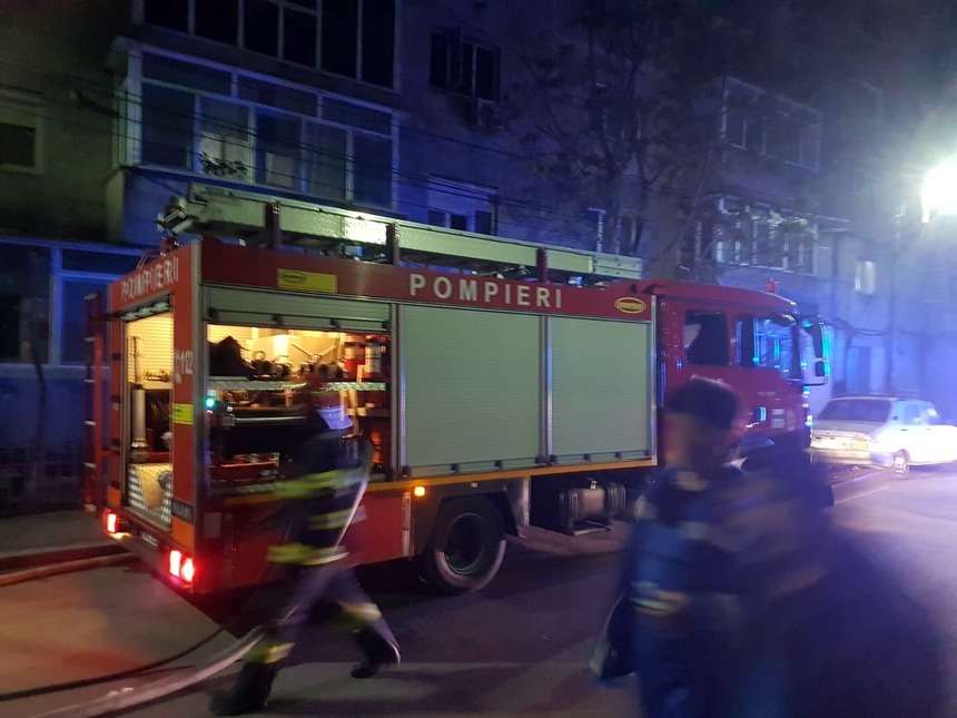 Dâmboviţa: 50 de persoane, evacuate dintr-un bloc din Găeşti după ce într-un apartament a izbucnit un incendiu cu degajare mare de fum - FOTO, VIDEO