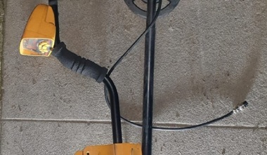Doi bărbaţi şi o femeie au fost reţinuţi după ce au fost prinşi într-un un sit arheologic roman din Sighişoara având asupra lor un detector de metale
