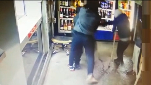 Trei bărbaţi care ar fi ameninţat-o cu un pistol de airsoft pe angajata unei staţii GPL din Sectorul 1, pentru a fura bani sau bunuri, reţinuţi - VIDEO