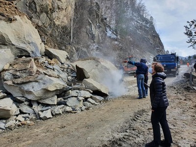 Buzău: Şase explozii controlate, pentru eliberarea DN 10, blocat de stânci 