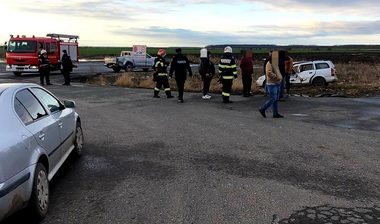 Accident cu patru autoturisme pe DN2, în apropiere de Sineşti - FOTO