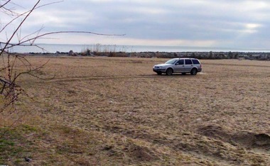 Constanţa: Tânăr de 23 de ani, amendat cu 10.000 de lei pentru că a intrat cu maşina pe o plajă / În autoturism poliţiştii locali au găsit o pungă cu un produs cu efect psihotrop 
