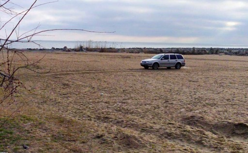 Constanţa: Tânăr de 23 de ani, amendat cu 10.000 de lei pentru că a intrat cu maşina pe o plajă / În autoturism poliţiştii locali au găsit o pungă cu un produs cu efect psihotrop 
