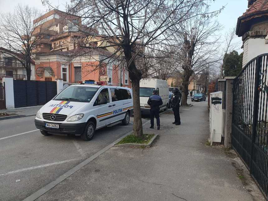 Bărbatul care a jefuit o farmacie din Craiova a fost reţinut 
