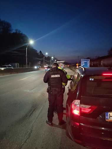 MAI: Peste 2.500 de sancţiuni contravenţionale, în valoare de aproximativ 550.000 de lei, date după controalele cu efective mărite/ Au fost oprite cinci petreceri private FOTO, VIDEO