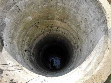 Vrancea: O fată de 17 ani a căzut într-un canal adânc de 5 metri, fiind observată de un pompier aflat în timpul liber / Victima a fost resuscitată