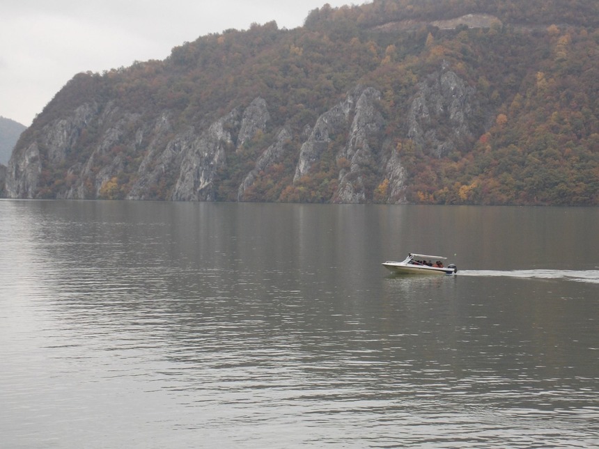Caraş-Severin: Două geamanduri de pe Dunăre, folosite pentru dirijarea traficului naval, furate săptămâna trecută, au fost recuperate de poliţişti