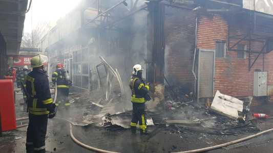 Incendiu la un magazin de haine din Piaţa Veteranilor din Capitală - FOTO, VIDEO