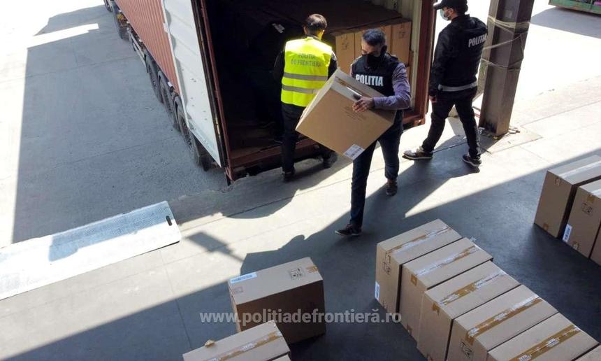 Peste 240.000 de pachete cu ţigări nedeclarate, confiscate dintr-un container sosit în Portul Constanţa/ Ţigările nu fuseseră declarate pentru a nu se plăti garanţia pentru tranzit vamal, de 13 milioane de lei - VIDEO