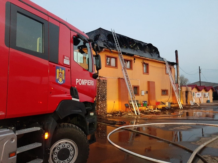 Buzău - Incendiu puternic la un motel situat în apropierea unei staţii GPL
