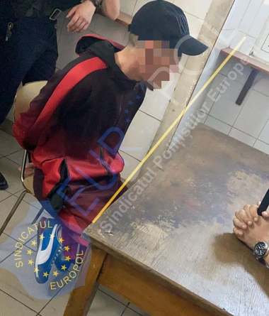 Sindicatul Europol, despre capturarea bărbatului care şi-a ucis soţia, într-un bloc din Ferentari: Avea urme de sânge la mână/ Poliţiştii i-au luat cuţitul pe care îl avea la el