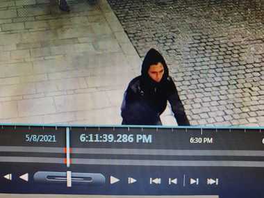 UPDATE - Poliţiştii din Sibiu au cerut sprijinul populaţiei pentru identificarea unui bărbat care a lovit cu bicicleta o fetiţă de 2 ani şi a fugit / Fetiţa a fost transportată la spital/ Tânărul s-a predat 