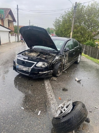 Argeş: Şase persoane, între care doi copii, transportate la spital în urma unui accident rutier - FOTO
