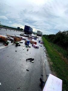 Accident între două TIR-uri pe autostrada A 1 Bucureşti – Piteşti. O persoană a murit - FOTO
