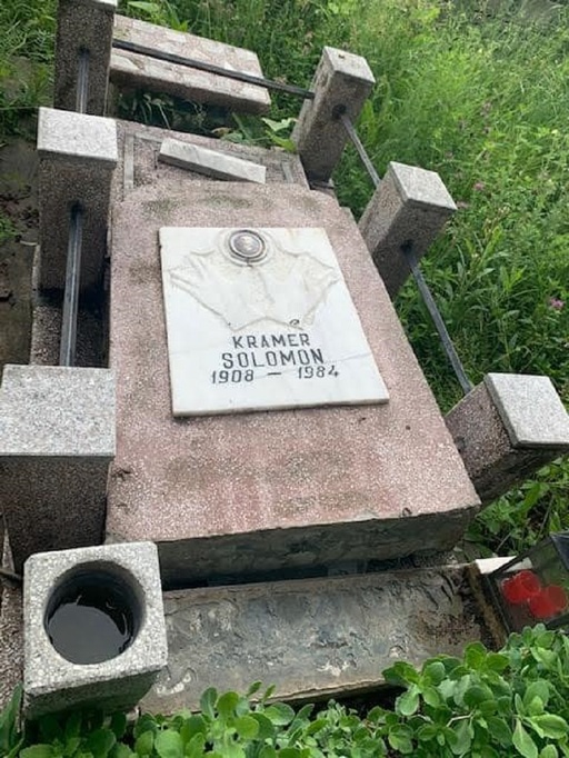 Cinci tineri, suspectaţi că sunt autorii actelor de vandalism din cimitirul evreiesc din Ploieşti. Poliţia spune că acţiunile nu au legătură cu antisemitismul
