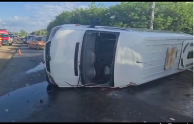UPDATE - Dâmboviţa - Grav accident rutier, între un microbuz care transporta copii şi un autoturism/ Doi adulţi au murit şi şapte copii au fost transportaţi la spital - FOTO