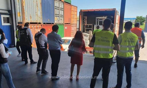 Un container cu nouă tone de deşeuri a fost descoperit în Portul Constanţa Sud-Agigea. Acesta conţinea produse electrocasnice second-hand, iar în acte erau trecute mobilier şi jucării