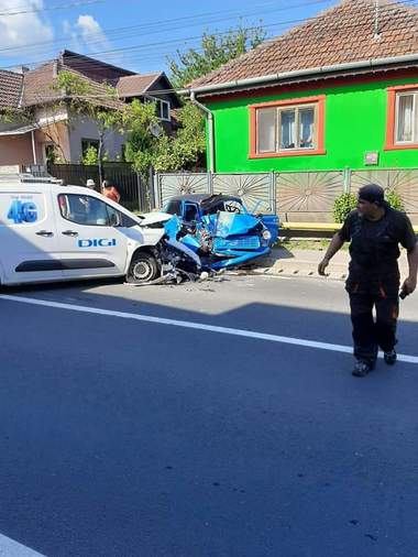 Un poliţist din judeţul Hunedoara, aflat în timpul liber, a murit într-un accident rutier. El se afla la volanul unui Trabant