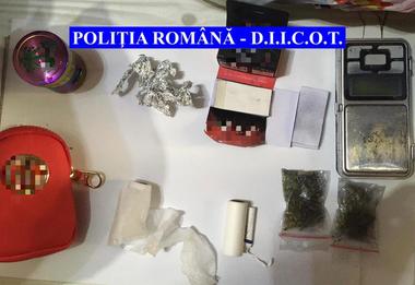 Şapte persoane care făceau parte dintr-o grupare de trafic de droguri şi substanţe psihoactive, reţinute de DIICOT Neamţ/ Suspecţii erau principalii furnizori de astfel de substanţe din judeţ - VIDEO