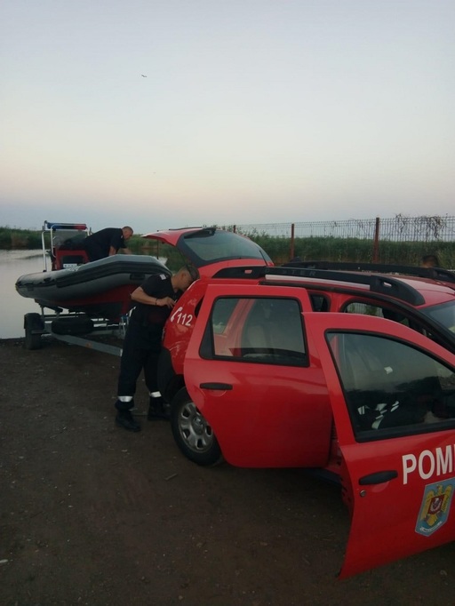 Tulcea: Pompierii caută un pescar care ar fi dispărut cu barca în zona Lacului Goloviţa 
