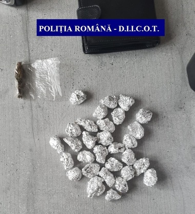 Vrancea - Doi bărbaţi, reţinuţi pentru trafic de droguri, în urma unui flagrant