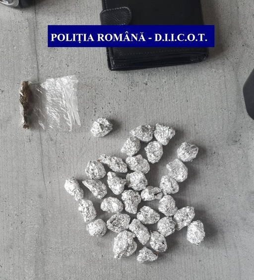 Vrancea - Doi bărbaţi, reţinuţi pentru trafic de droguri, în urma unui flagrant