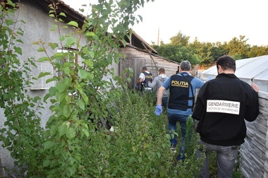 Dolj: Nouă percheziţii la persoane bănuite că au furat motoare de bărci în Franţa, prejudiciul fiind de 200.000 de euro. Cinci bărbaţi au fost reţinuţi  - FOTO
