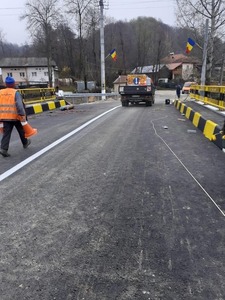 Vâlcea: Angajat al Regiei judeţene de drumuri, agresat după ce i-a cerut unui localnic să îşi mute maşina pentru ca şoseaua să fie modernizată