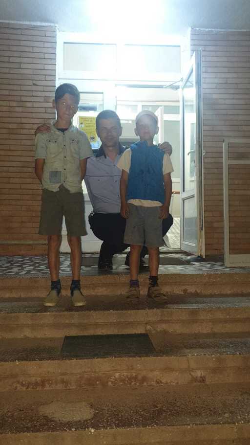 Vrancea: Doi băieţi care ar fi plecat de acasă, găsiţi într-o gospodărie nelocuită, aflată la câteva sute de metri de casă/ Protecţia Copilului, sesizată în acest caz