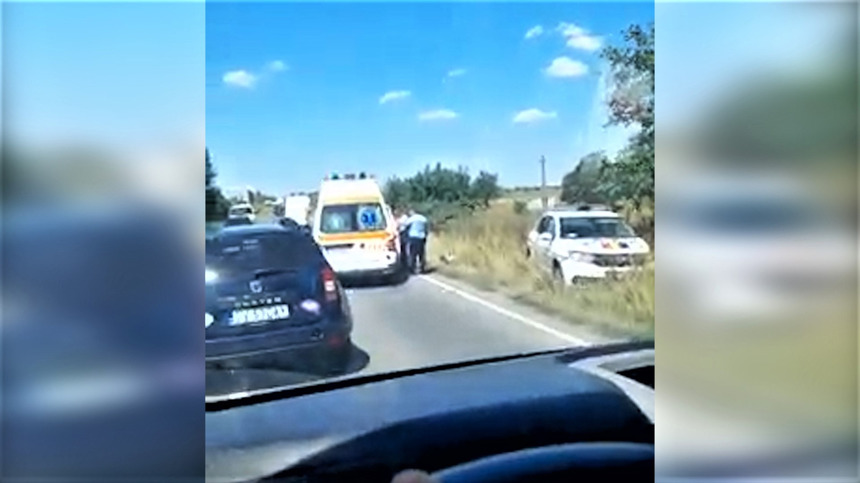 Maşină a Poliţiei implicată într-un accident rutier, la intrare în Timişoara. A lovit un autocamion care circula regulamentar
