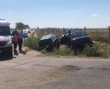 Argeş: Un mort şi patru răniţi într-un accident rutier produs la intersecţia a două drumuri judeţene. Două dintre victime sunt copii - FOTO
