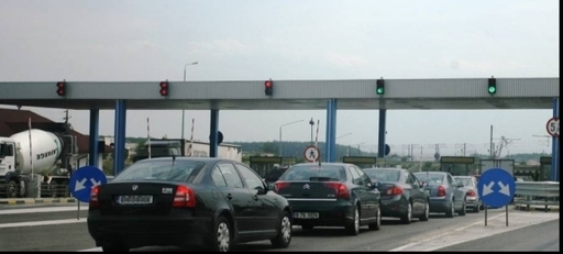 Un autoturism a luat foc pe Autostrada Soarelui, traficul pe sensul către litoral fiind blocat