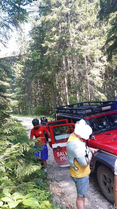 Accident de ATV pe Valea Prahovei: Un adult şi un copil au fost răniţi  - FOTO
