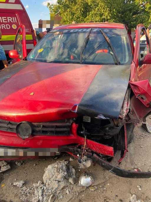 Dolj: O fată de 11 ani şi o femeie de 77 de ani au murit, după ce au fost lovite de o maşină în timp ce erau în faţa curţii - VIDEO