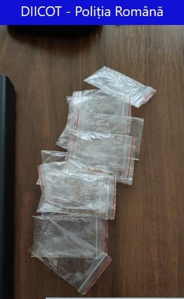 Braşov: Doi bărbaţi arestaţi preventiv pentru trafic de droguri şi ucidere din culpă, într-un dosar penal deschis după decesul unui tânăr de 21 de ani/ Legiştii au constatat că acesta a murit din cauza drogurilor