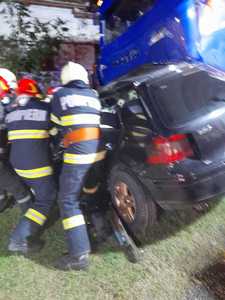 Caraş-Severin: Patru persoane şi-au pierdut viaţa într-un accident pe DN 6, după ce o maşină şi un TIR s-au ciocnit / Una dintre victime avea 16 ani  