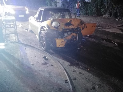 Accident grav pe centura municipiului Galaţi - Cinci persoane au fost grav rănite. Cele două autoturisme implicate au fost distruse în proporţie de 90% - FOTO