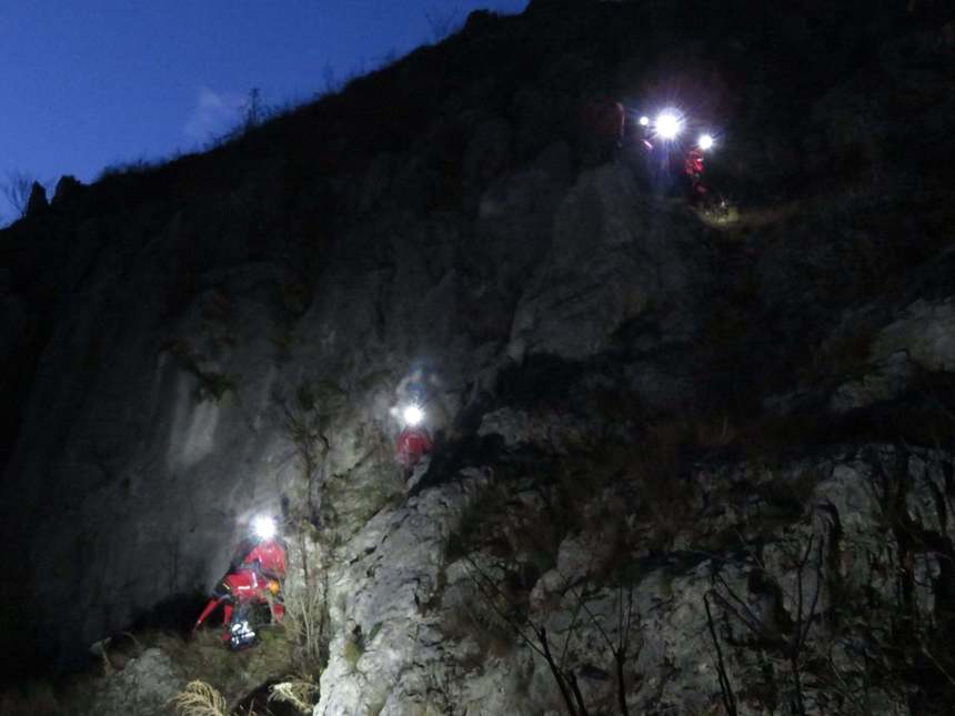 Neamţ - O femeie gravidă în luna a noua şi o alta însoţită de un copil de 2 ani coborâte de pe munte de salvamontişti / Şeful Salvamont Neamţ: Nu cred că o ascensiune de o mie de metri, la temperaturi negative, e propice pentru un copil de doi ani