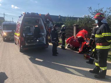 Galaţi: O fetiţă de 10 ani a murit după ce a căzut dintr-o căruţă