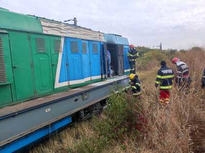 Prahova: Incendiu la locomotiva unui tren de marfă plin cu pirită / Intervenţia pompierilor, extrem de dificilă 