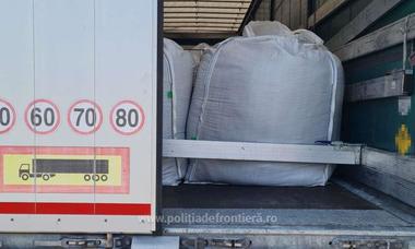 Giurgiu: Peste 47 de tone de deşeuri din diferite materiale, oprite la intrarea în ţară întrucât şoferii nu au prezentat documentele legale - VIDEO