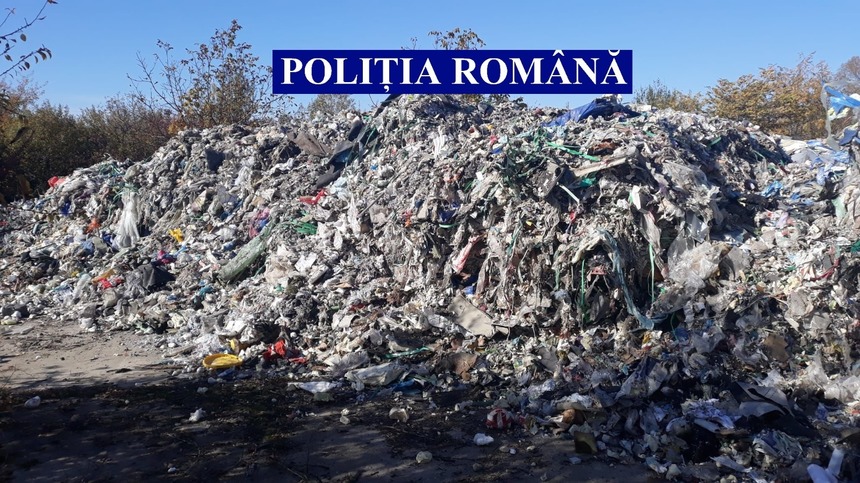 Timiş: Cinci TIR-uri au descărcat ilegal deşeuri provenite din Italia, pe o platformă betonată din Lugoj - FOTO