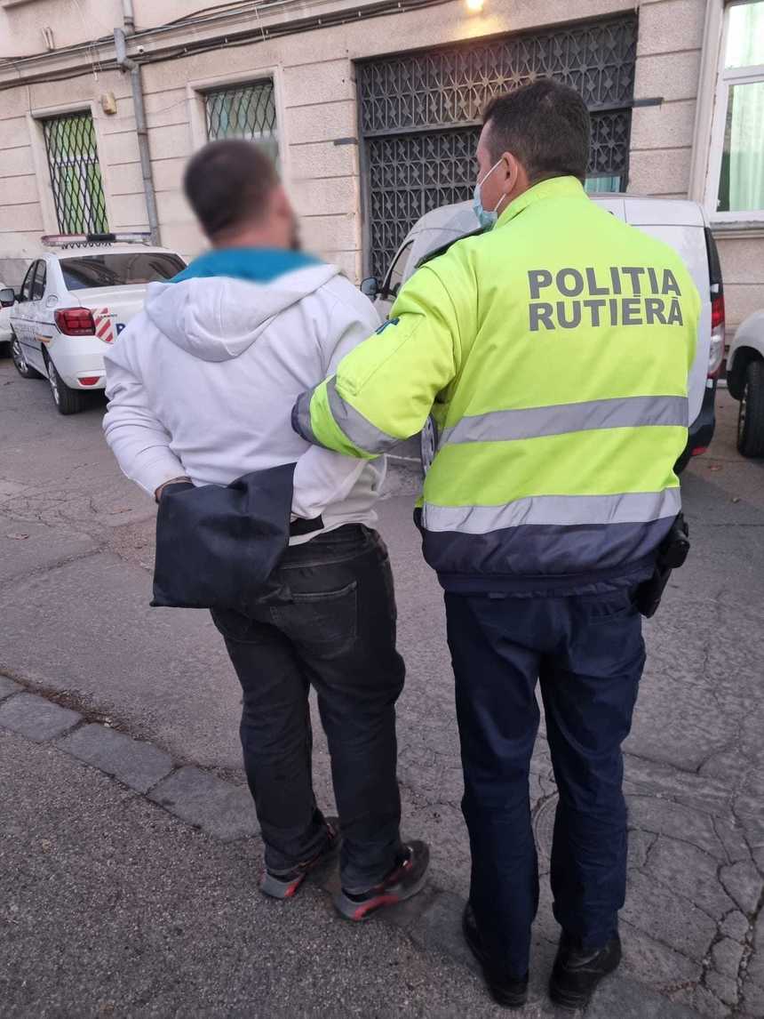 Cluj: Şoferul unui autoturism urmărit în trafic de poliţişti şi oprit cu focuri de armă, plasat în arest la domiciliu întrucât a condus fără permis şi sub influenţa unor substanţe psihoactive