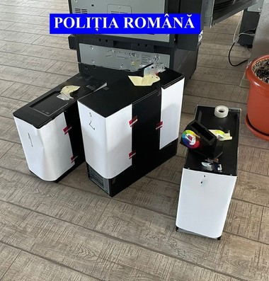 Percheziţii în judeţul Argeş, la o firmă suspectată că a reprodus ilegal două programe software din domeniul industrial/ Prejudiciul, estimat la 1,7 milioane de euro