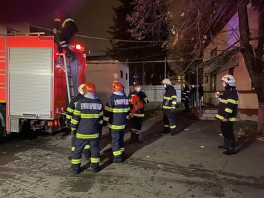 UPDATE - Incendiu la Secţia de boli infecţioase a Spitalului Judeţean Ploieşti, unde sunt pacienţi cu COVID. Doi bărbaţi au murit carbonizaţi / O infirmieră a ajuns la spital cu arsuri / Manager: Secţia era renovată / Declaraţiile lui Raed Arafat - FOTO
